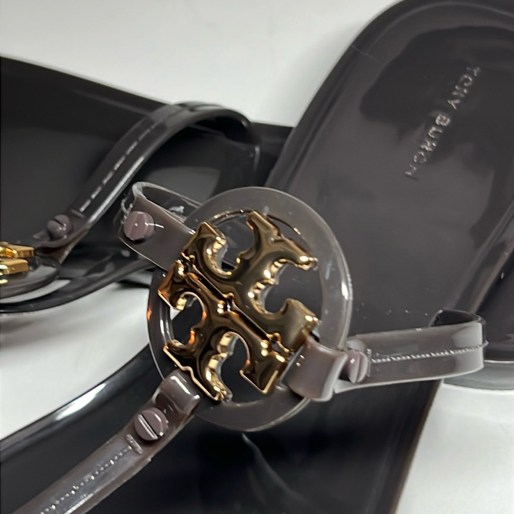 Tory Burch Mini Miller Jelly Thong Black
Sandal Women's Size 10 M - Picture 8 of 16